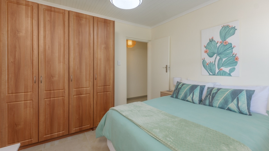 4 Bedroom Property for Sale in Struisbaai Western Cape